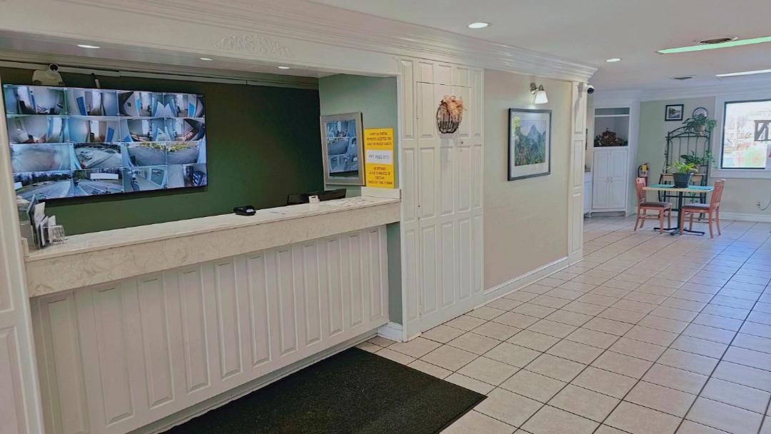 Astoria Hotel North Данвил Екстериор снимка
